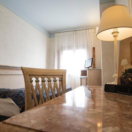 Park Hotel Santa Maria A Monte Eksteriør billede
